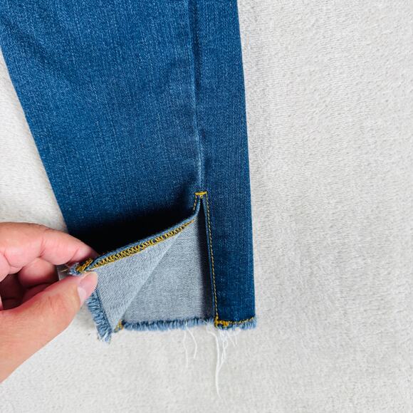 Judy Blue Jeans Womens 1/25 Medium Wash Blue Denim Destroyed Raw Slit Hem Skinny - Picture 4 of 12